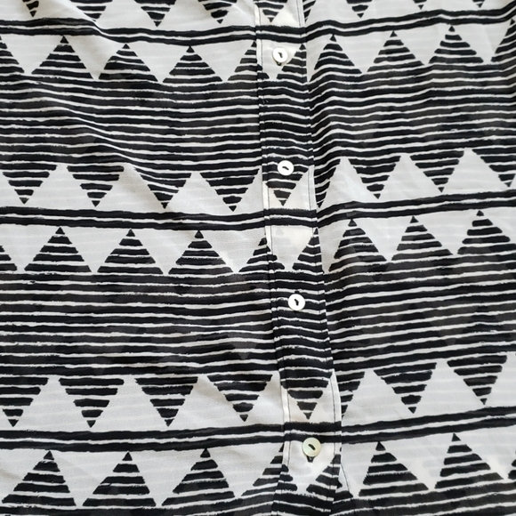 Patterned Sleeveless Top - Picture 4 of 4